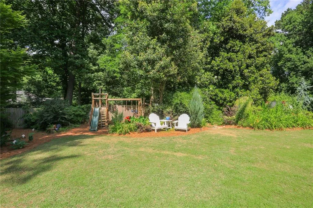 6170 Heards Creek Drive, Sandy Springs, Georgia 30328, 5 Bedrooms Bedrooms, ,4 BathroomsBathrooms,Residential,Sold,6170 Heards Creek Drive,6571068
