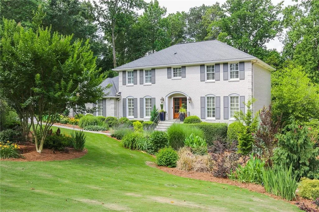 6170 Heards Creek Drive, Sandy Springs, Georgia 30328, 5 Bedrooms Bedrooms, ,4 BathroomsBathrooms,Residential,Sold,6170 Heards Creek Drive,6571068
