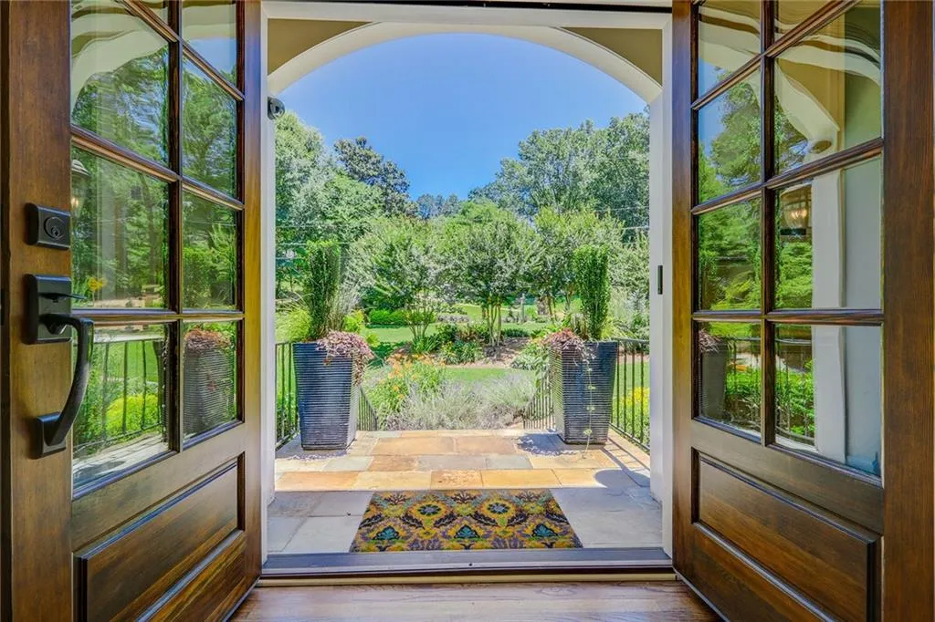 6170 Heards Creek Drive, Sandy Springs, Georgia 30328, 5 Bedrooms Bedrooms, ,4 BathroomsBathrooms,Residential,Sold,6170 Heards Creek Drive,6571068