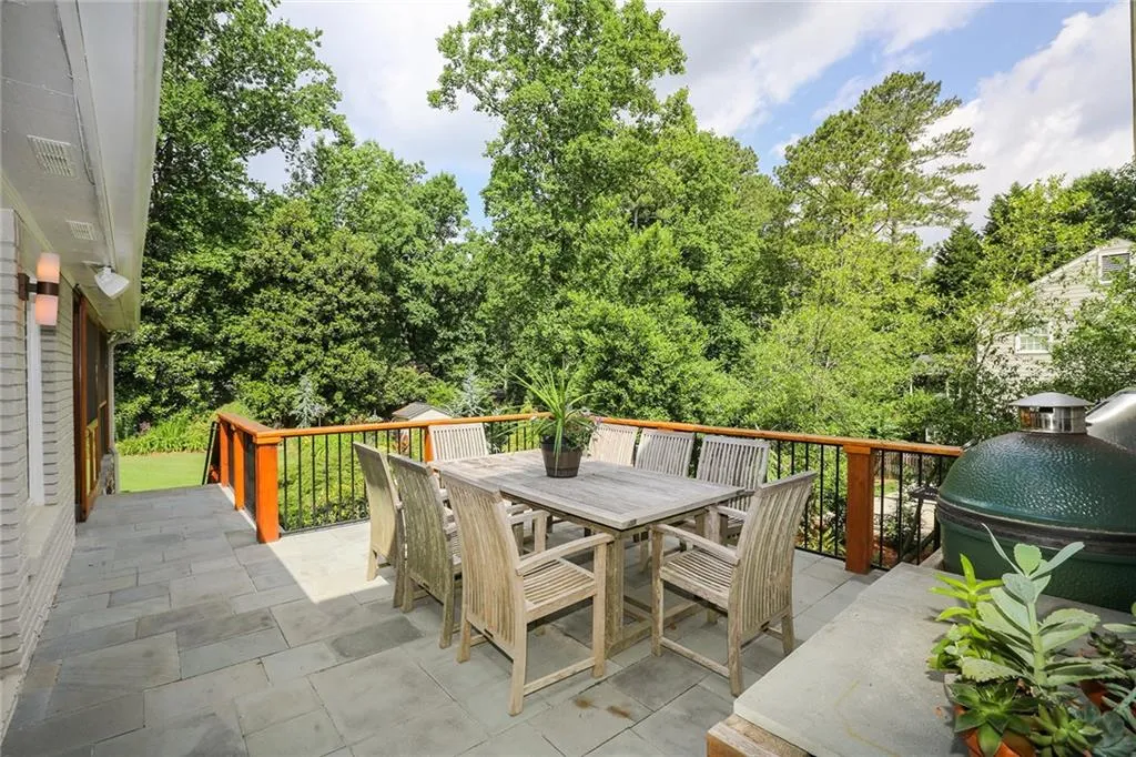 6170 Heards Creek Drive, Sandy Springs, Georgia 30328, 5 Bedrooms Bedrooms, ,4 BathroomsBathrooms,Residential,Sold,6170 Heards Creek Drive,6571068