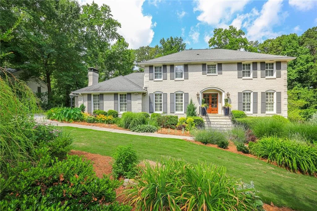 6170 Heards Creek Drive, Sandy Springs, Georgia 30328, 5 Bedrooms Bedrooms, ,4 BathroomsBathrooms,Residential,Sold,6170 Heards Creek Drive,6571068