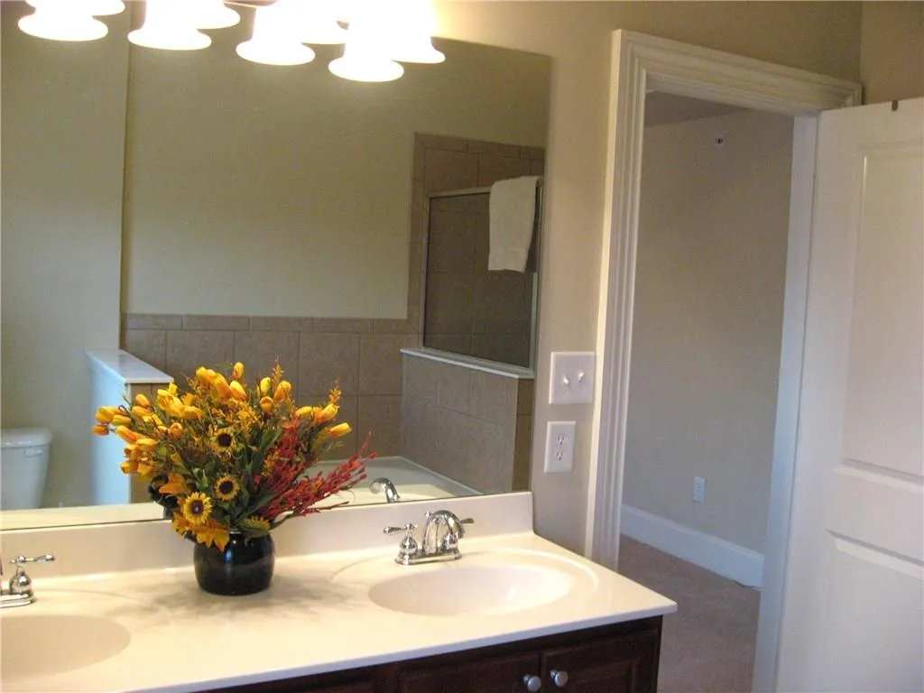 305 Le Gran Bend Unit 305, Sandy Springs, Georgia 30328, 3 Bedrooms Bedrooms, ,2 BathroomsBathrooms,Residential,Sold,305 Le Gran Bend Unit 305,5698270