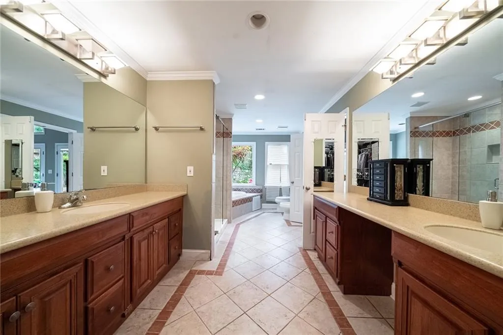5259 Vernon Springs Trail, Atlanta, Georgia 30327, 6 Bedrooms Bedrooms, ,5 BathroomsBathrooms,Residential,Sold,5259 Vernon Springs Trail,6913578