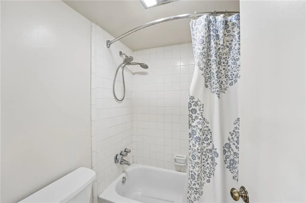 Atlanta, Georgia 30327, 2 Bedrooms Bedrooms, 0 ,1 BathroomBathrooms,Residential,For Sale,7827695