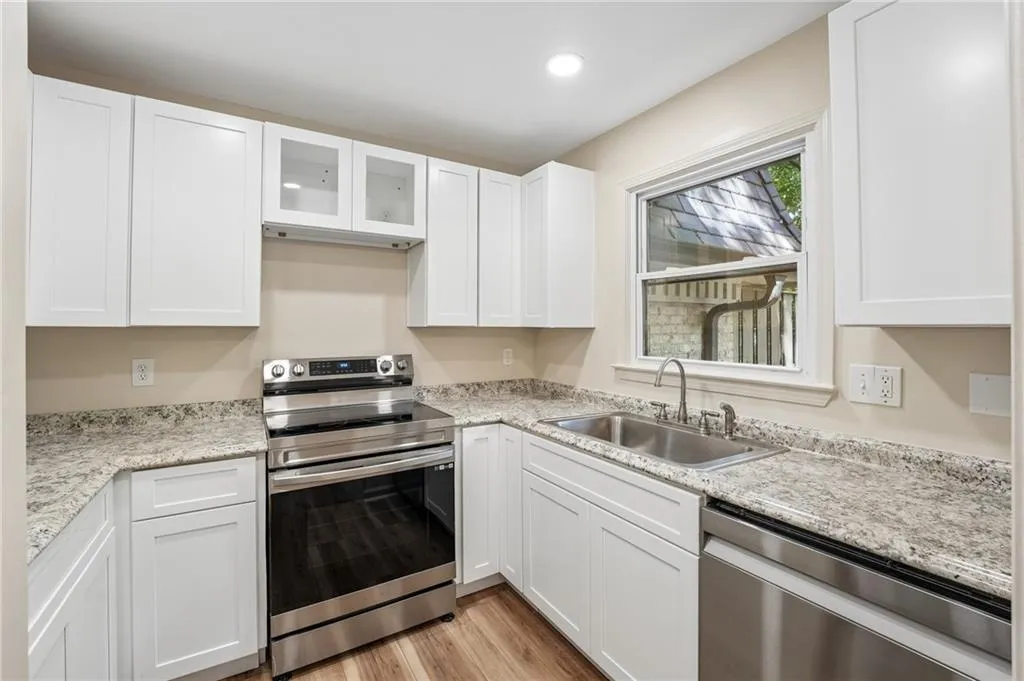 Atlanta, Georgia 30327, 2 Bedrooms Bedrooms, 0 ,1 BathroomBathrooms,Residential,For Sale,7827695