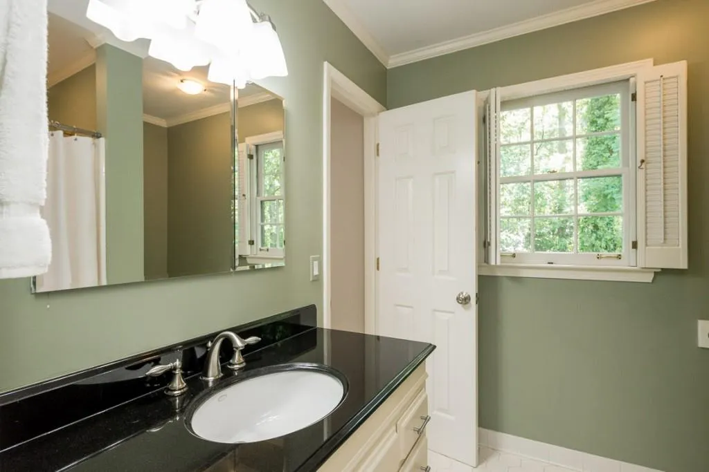 7390 Stoneykirk Close, Sandy Springs, Georgia 30350, 4 Bedrooms Bedrooms, ,4 BathroomsBathrooms,Residential,Sold,7390 Stoneykirk Close,5850188