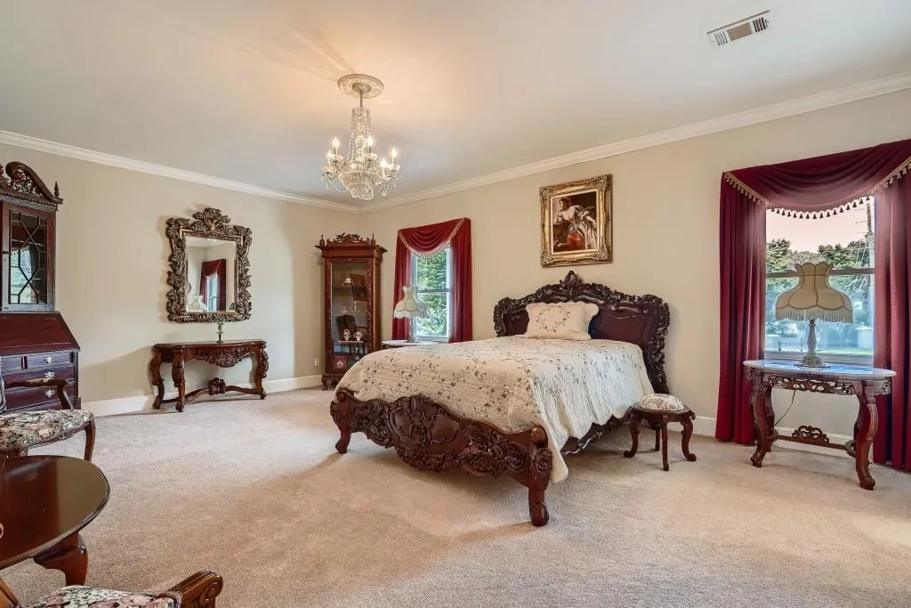 5995 Riverside Drive, Sandy Springs, Georgia 30328, 7 Bedrooms Bedrooms, ,5 BathroomsBathrooms,Residential,Sold,5995 Riverside Drive,7018579