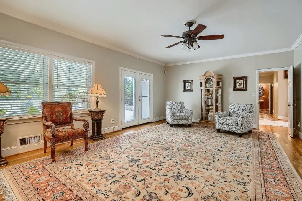 5995 Riverside Drive, Sandy Springs, Georgia 30328, 7 Bedrooms Bedrooms, ,5 BathroomsBathrooms,Residential,Sold,5995 Riverside Drive,7018579