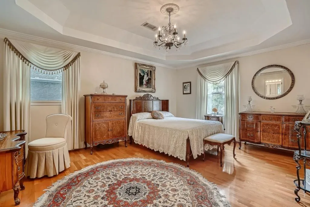 5995 Riverside Drive, Sandy Springs, Georgia 30328, 7 Bedrooms Bedrooms, ,5 BathroomsBathrooms,Residential,Sold,5995 Riverside Drive,7018579