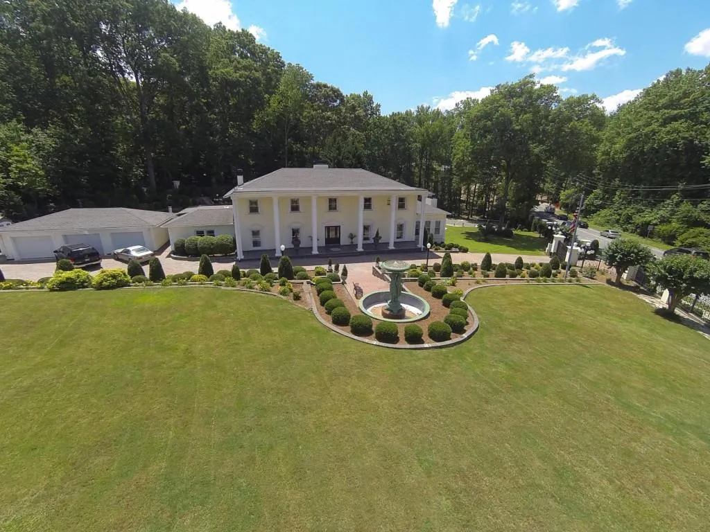 5995 Riverside Drive, Sandy Springs, Georgia 30328, 7 Bedrooms Bedrooms, ,5 BathroomsBathrooms,Residential,Sold,5995 Riverside Drive,7018579