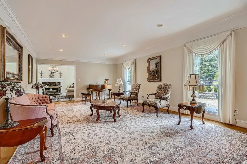 5995 Riverside Drive, Sandy Springs, Georgia 30328, 7 Bedrooms Bedrooms, ,5 BathroomsBathrooms,Residential,Sold,5995 Riverside Drive,7018579