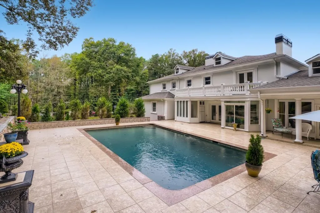 5995 Riverside Drive, Sandy Springs, Georgia 30328, 7 Bedrooms Bedrooms, ,5 BathroomsBathrooms,Residential,Sold,5995 Riverside Drive,7018579