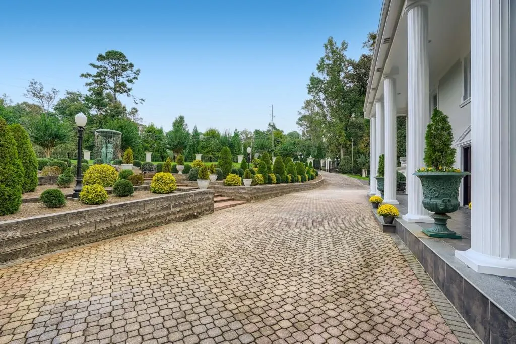 5995 Riverside Drive, Sandy Springs, Georgia 30328, 7 Bedrooms Bedrooms, ,5 BathroomsBathrooms,Residential,Sold,5995 Riverside Drive,7018579