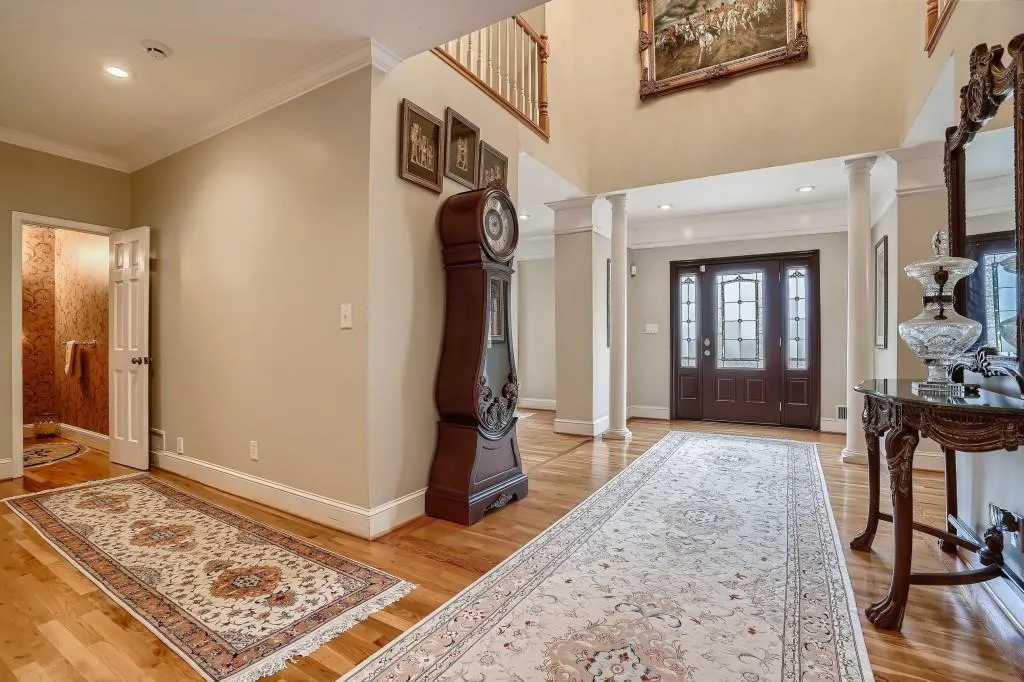 5995 Riverside Drive, Sandy Springs, Georgia 30328, 7 Bedrooms Bedrooms, ,5 BathroomsBathrooms,Residential,Sold,5995 Riverside Drive,7018579