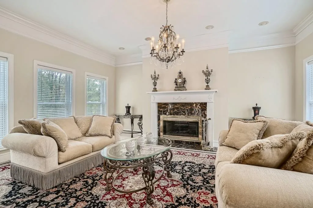 5995 Riverside Drive, Sandy Springs, Georgia 30328, 7 Bedrooms Bedrooms, ,5 BathroomsBathrooms,Residential,Sold,5995 Riverside Drive,7018579