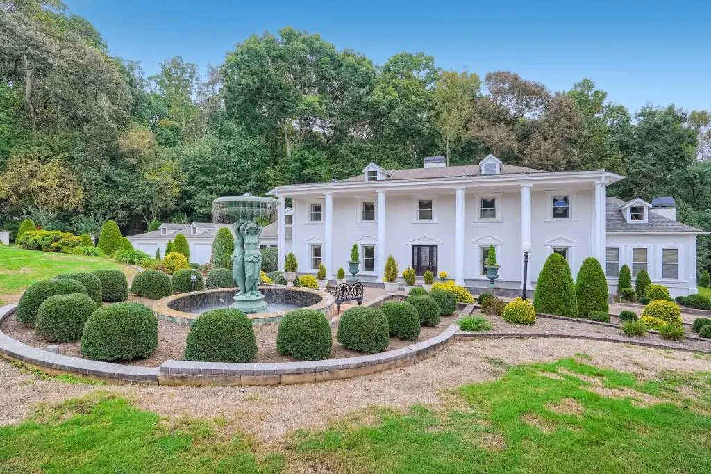 5995 Riverside Drive, Sandy Springs, Georgia 30328, 7 Bedrooms Bedrooms, ,5 BathroomsBathrooms,Residential,Sold,5995 Riverside Drive,7018579