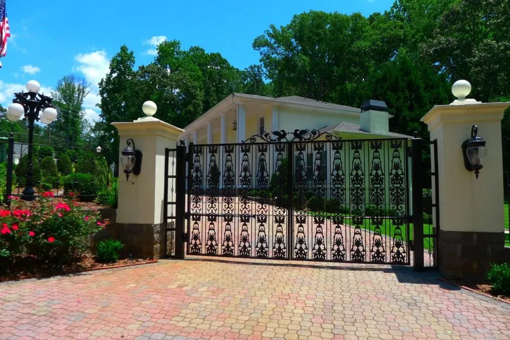 5995 Riverside Drive, Sandy Springs, Georgia 30328, 7 Bedrooms Bedrooms, ,5 BathroomsBathrooms,Residential,Sold,5995 Riverside Drive,7018579