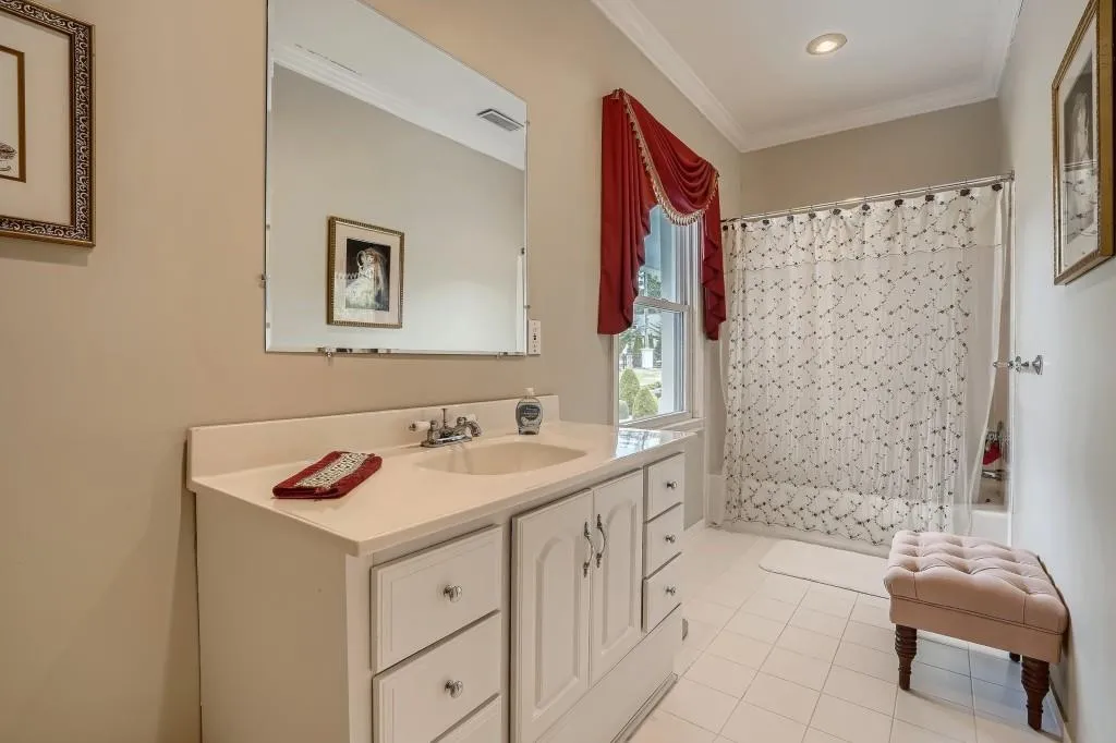 5995 Riverside Drive, Sandy Springs, Georgia 30328, 7 Bedrooms Bedrooms, ,5 BathroomsBathrooms,Residential,Sold,5995 Riverside Drive,7018579