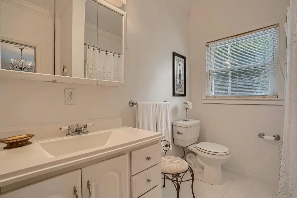 5995 Riverside Drive, Sandy Springs, Georgia 30328, 7 Bedrooms Bedrooms, ,5 BathroomsBathrooms,Residential,Sold,5995 Riverside Drive,7018579