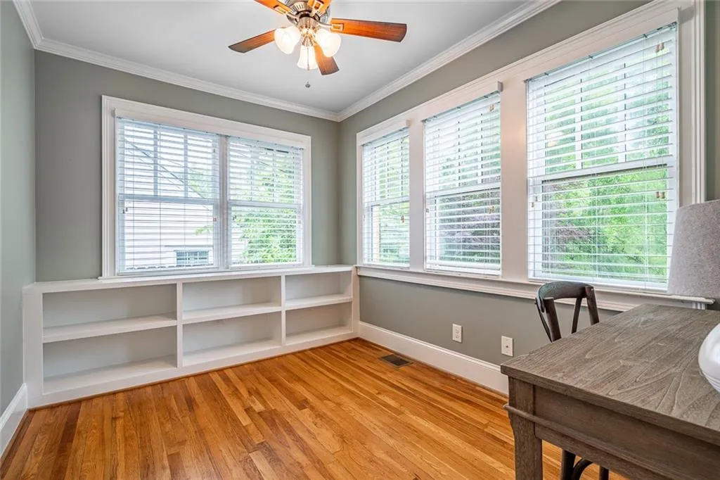 Great flex space for an office or 5th bedroom