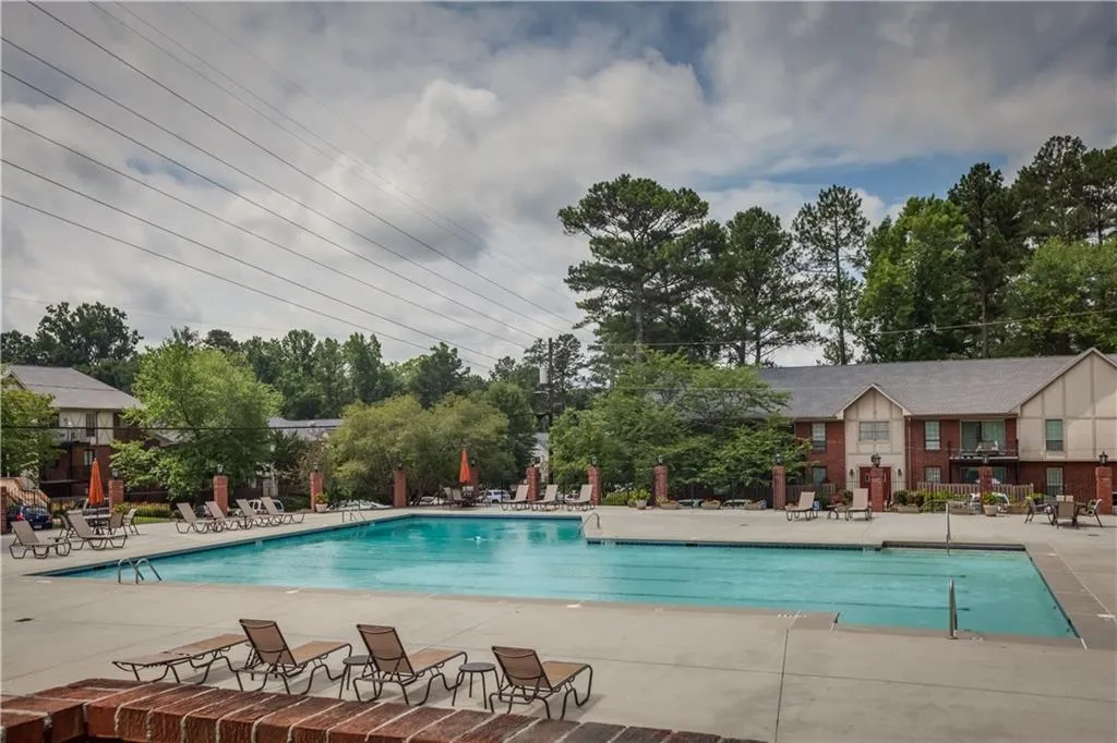 6851 Roswell Road Ne Unit C-3, Sandy Springs, Georgia 30328, 3 Bedrooms Bedrooms, ,2 BathroomsBathrooms,Residential,Sold,6851 Roswell Road Ne Unit C-3,5867019
