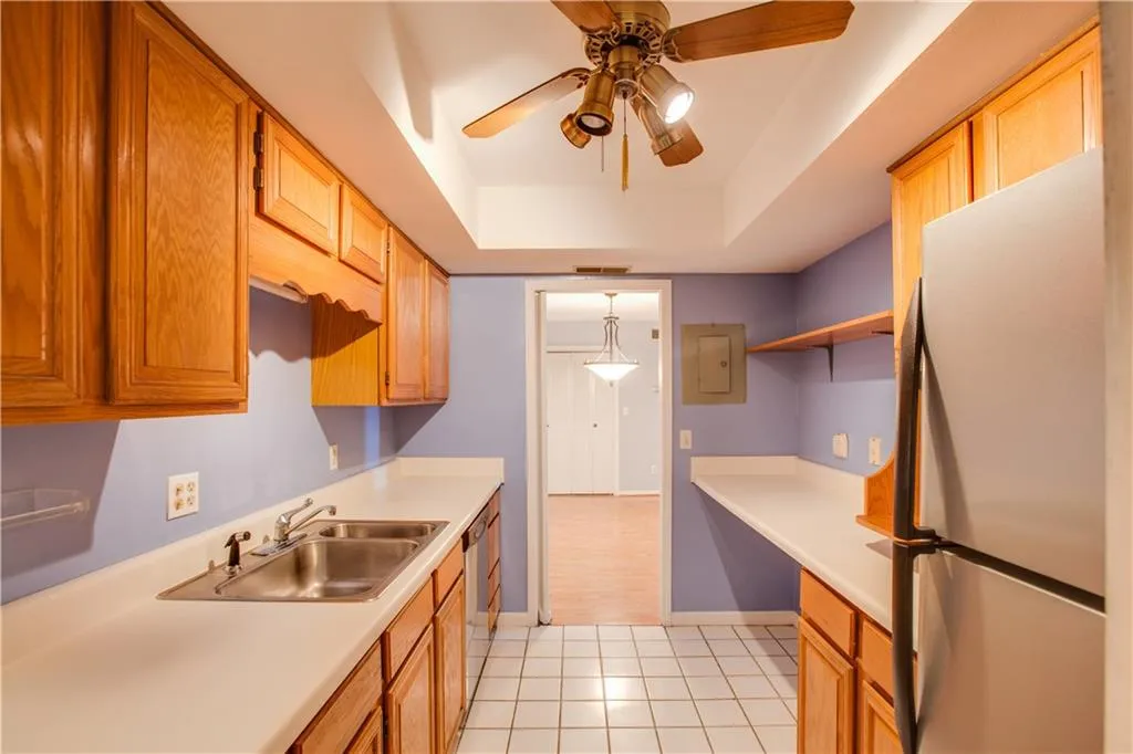 6851 Roswell Road Ne Unit C-3, Sandy Springs, Georgia 30328, 3 Bedrooms Bedrooms, ,2 BathroomsBathrooms,Residential,Sold,6851 Roswell Road Ne Unit C-3,5867019