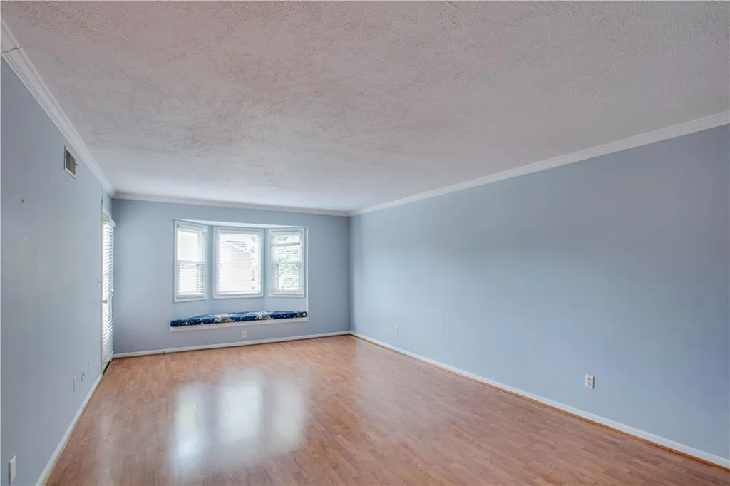 6851 Roswell Road Ne Unit C-3, Sandy Springs, Georgia 30328, 3 Bedrooms Bedrooms, ,2 BathroomsBathrooms,Residential,Sold,6851 Roswell Road Ne Unit C-3,5867019