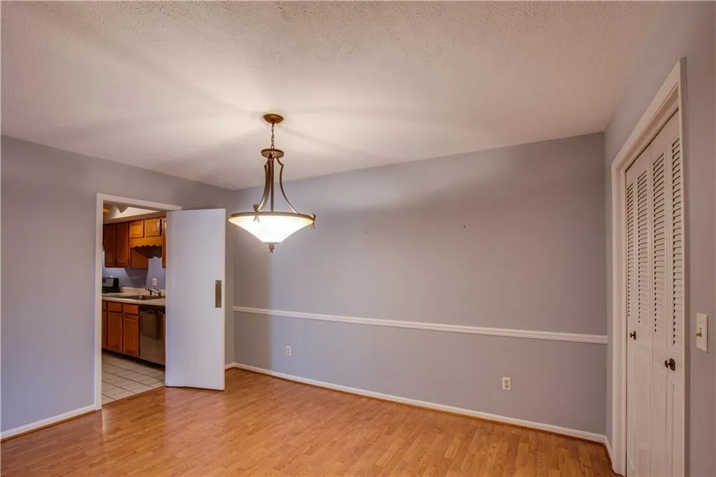 6851 Roswell Road Ne Unit C-3, Sandy Springs, Georgia 30328, 3 Bedrooms Bedrooms, ,2 BathroomsBathrooms,Residential,Sold,6851 Roswell Road Ne Unit C-3,5867019