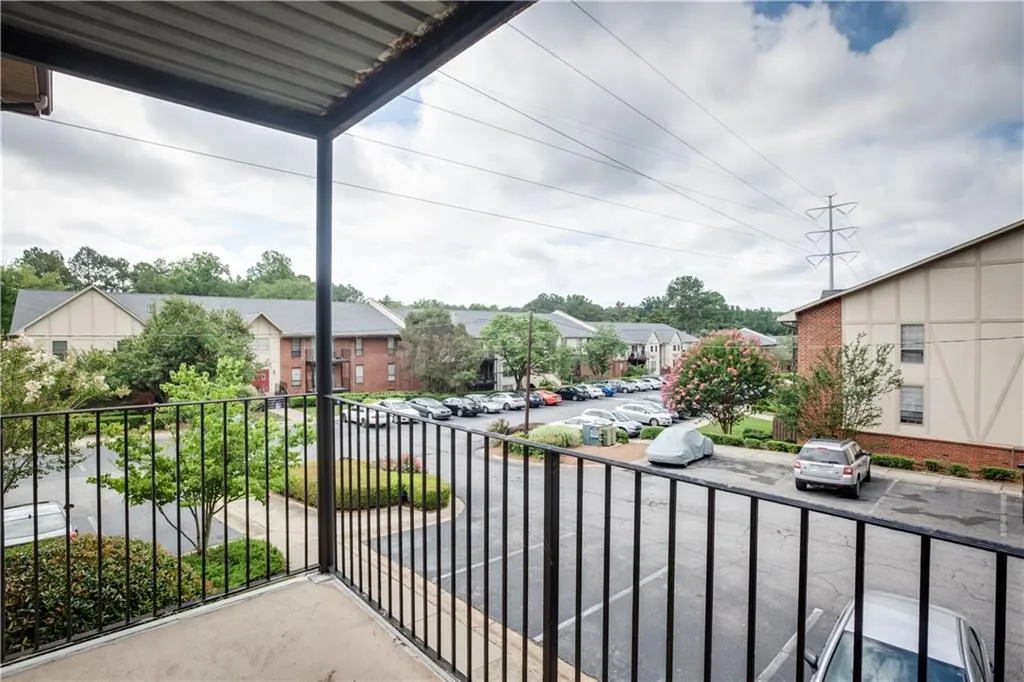 6851 Roswell Road Ne Unit C-3, Sandy Springs, Georgia 30328, 3 Bedrooms Bedrooms, ,2 BathroomsBathrooms,Residential,Sold,6851 Roswell Road Ne Unit C-3,5867019