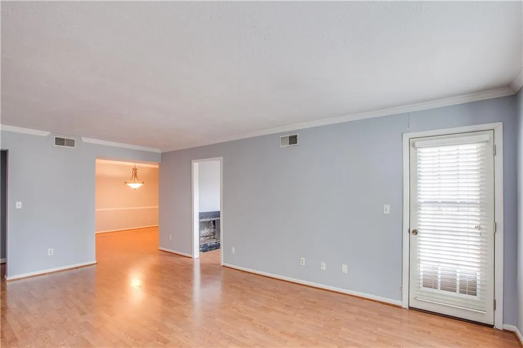 6851 Roswell Road Ne Unit C-3, Sandy Springs, Georgia 30328, 3 Bedrooms Bedrooms, ,2 BathroomsBathrooms,Residential,Sold,6851 Roswell Road Ne Unit C-3,5867019