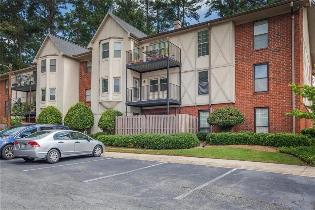 6851 Roswell Road Ne Unit C-3, Sandy Springs, Georgia 30328, 3 Bedrooms Bedrooms, ,2 BathroomsBathrooms,Residential,Sold,6851 Roswell Road Ne Unit C-3,5867019