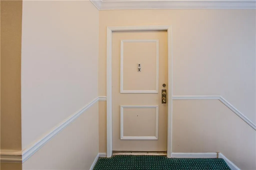 6851 Roswell Road Ne Unit C-3, Sandy Springs, Georgia 30328, 3 Bedrooms Bedrooms, ,2 BathroomsBathrooms,Residential,Sold,6851 Roswell Road Ne Unit C-3,5867019