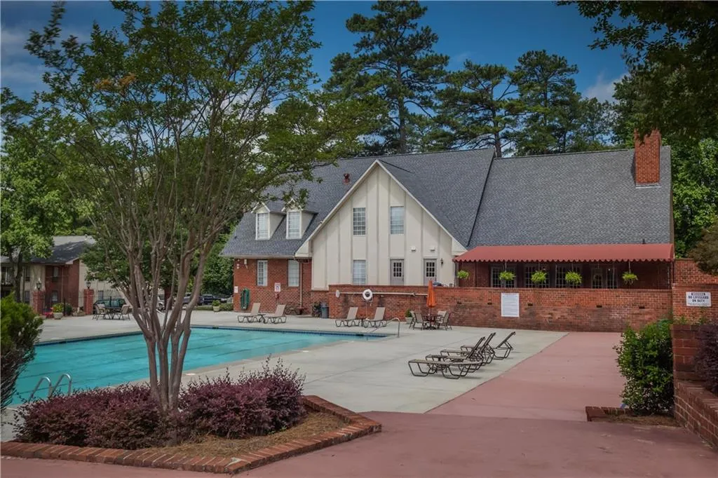 6851 Roswell Road Ne Unit C-3, Sandy Springs, Georgia 30328, 3 Bedrooms Bedrooms, ,2 BathroomsBathrooms,Residential,Sold,6851 Roswell Road Ne Unit C-3,5867019