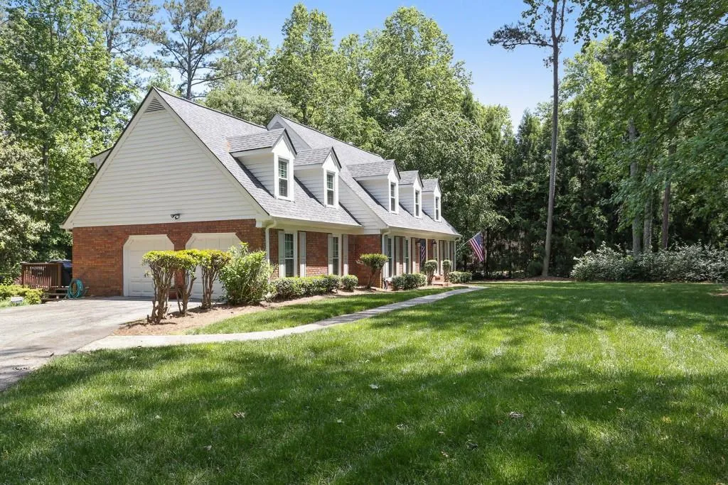 5020 Nesbit Ferry Lane, Sandy Springs, Georgia 30350, 4 Bedrooms Bedrooms, ,2 BathroomsBathrooms,Residential,Sold,5020 Nesbit Ferry Lane,6722706