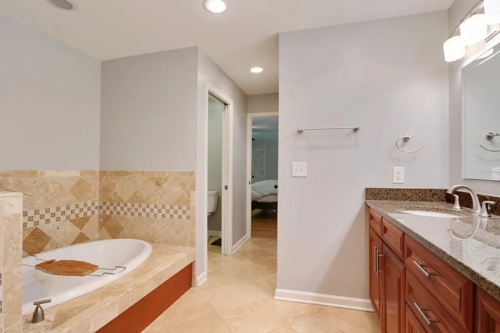 5020 Nesbit Ferry Lane, Sandy Springs, Georgia 30350, 4 Bedrooms Bedrooms, ,2 BathroomsBathrooms,Residential,Sold,5020 Nesbit Ferry Lane,6722706