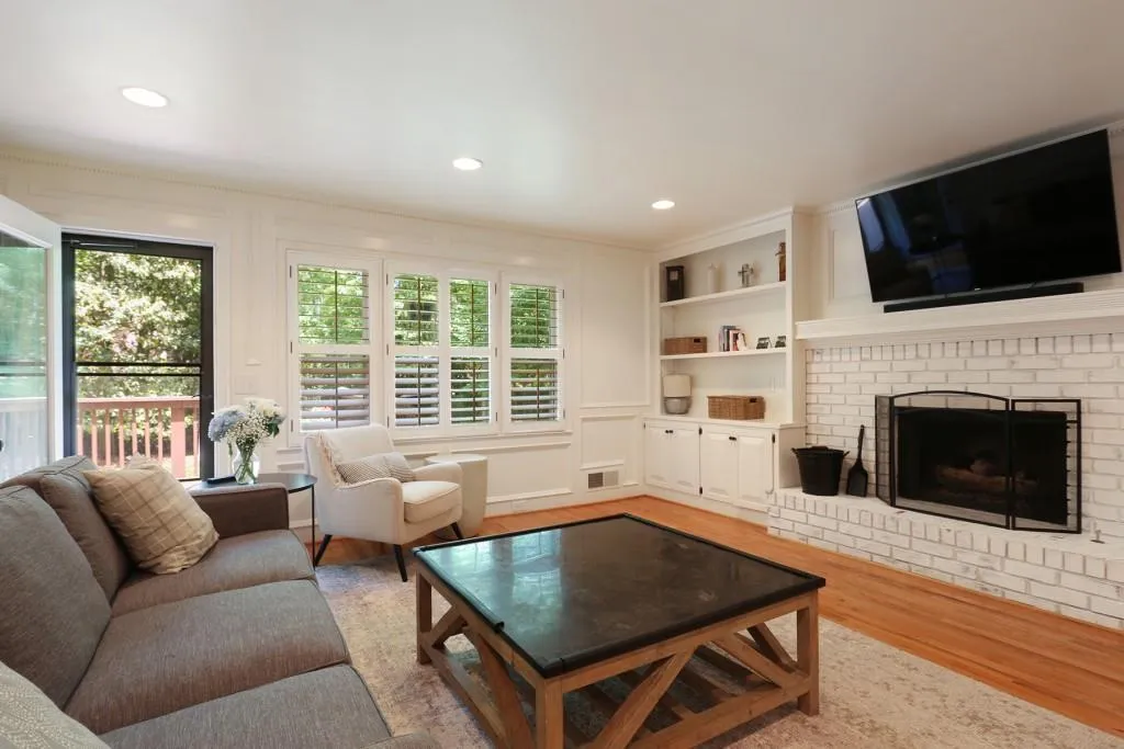 5020 Nesbit Ferry Lane, Sandy Springs, Georgia 30350, 4 Bedrooms Bedrooms, ,2 BathroomsBathrooms,Residential,Sold,5020 Nesbit Ferry Lane,6722706