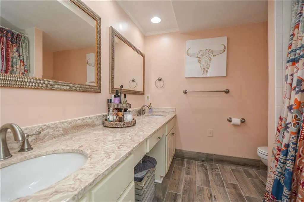 6851 Roswell Road Unit F20, Sandy Springs, Georgia 30328, 3 Bedrooms Bedrooms, ,2 BathroomsBathrooms,Residential,Sold,6851 Roswell Road Unit F20,6653635