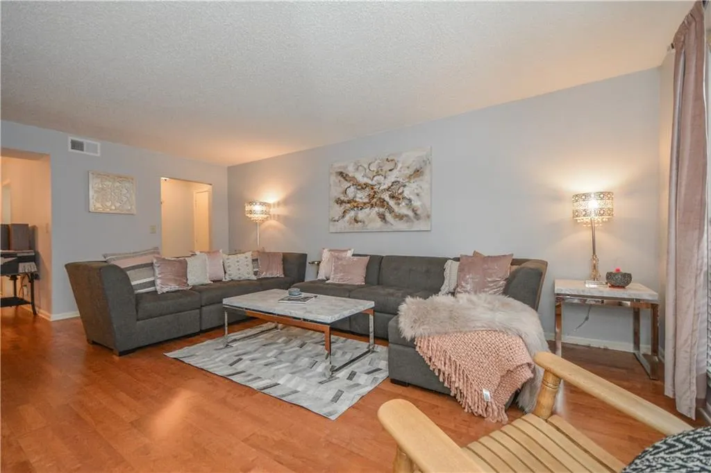 6851 Roswell Road Unit F20, Sandy Springs, Georgia 30328, 3 Bedrooms Bedrooms, ,2 BathroomsBathrooms,Residential,Sold,6851 Roswell Road Unit F20,6653635