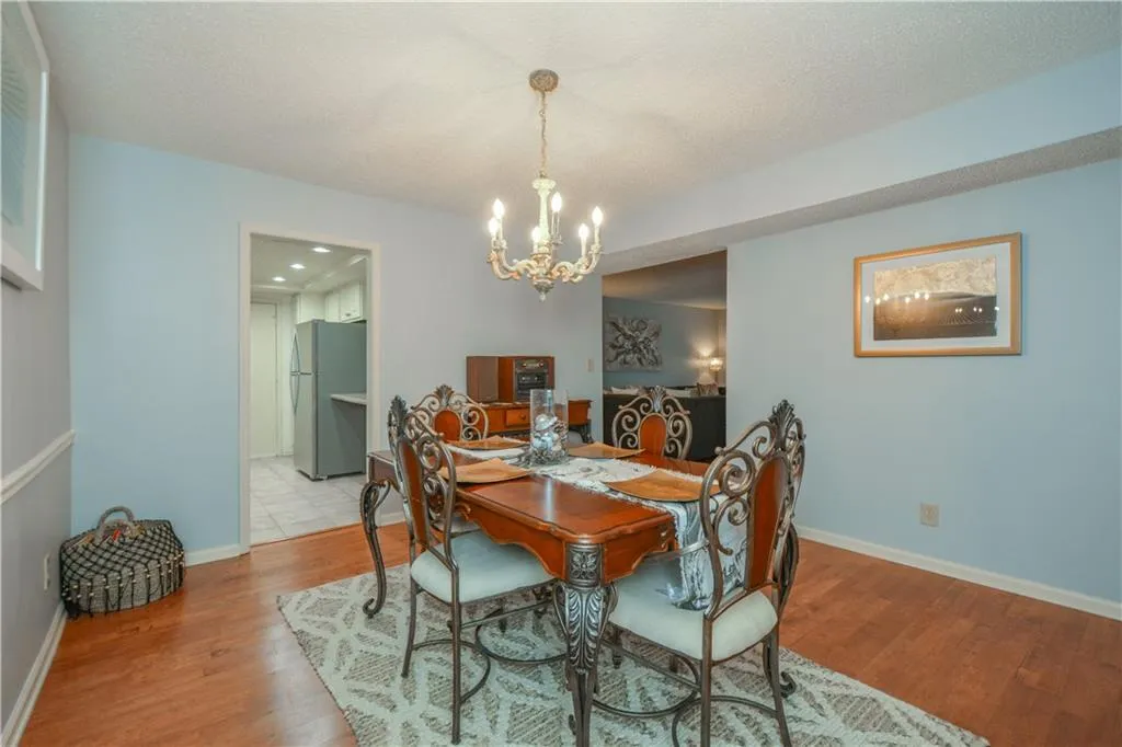 6851 Roswell Road Unit F20, Sandy Springs, Georgia 30328, 3 Bedrooms Bedrooms, ,2 BathroomsBathrooms,Residential,Sold,6851 Roswell Road Unit F20,6653635