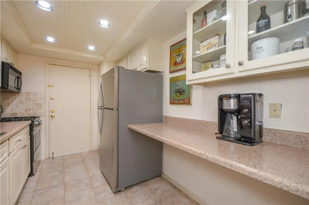 6851 Roswell Road Unit F20, Sandy Springs, Georgia 30328, 3 Bedrooms Bedrooms, ,2 BathroomsBathrooms,Residential,Sold,6851 Roswell Road Unit F20,6653635