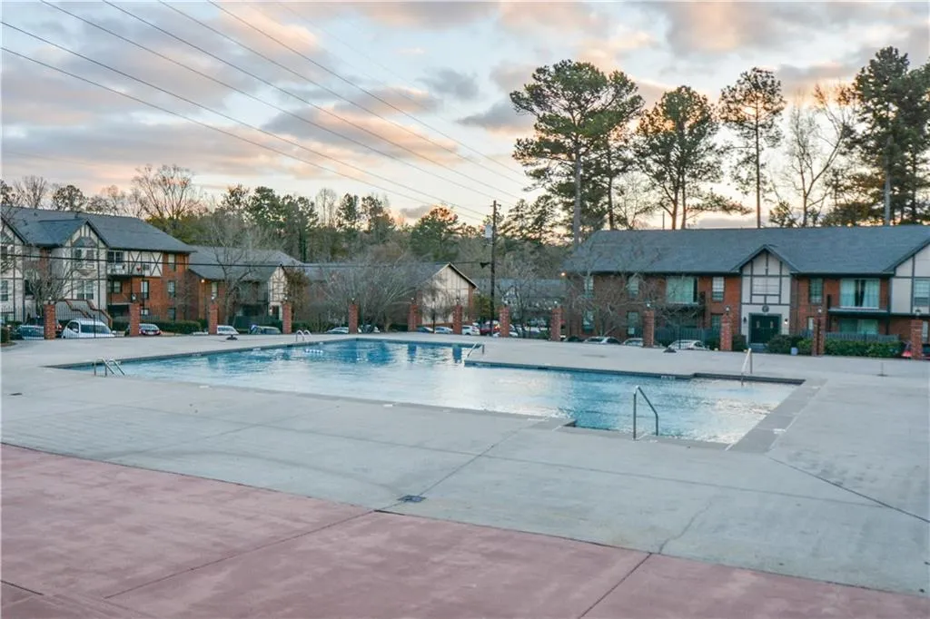 6851 Roswell Road Unit F20, Sandy Springs, Georgia 30328, 3 Bedrooms Bedrooms, ,2 BathroomsBathrooms,Residential,Sold,6851 Roswell Road Unit F20,6653635