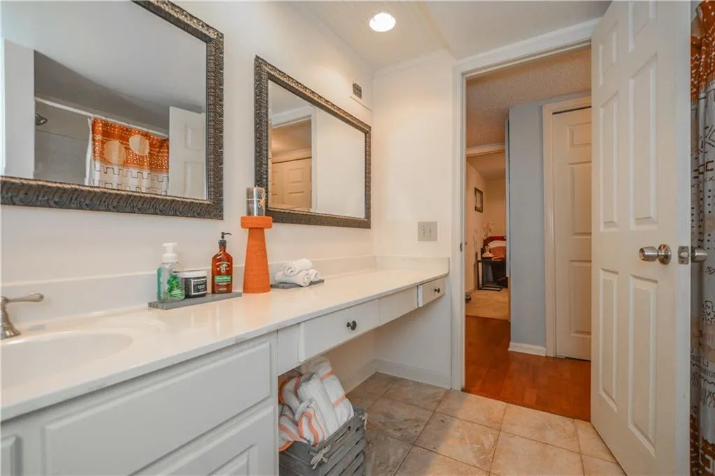 6851 Roswell Road Unit F20, Sandy Springs, Georgia 30328, 3 Bedrooms Bedrooms, ,2 BathroomsBathrooms,Residential,Sold,6851 Roswell Road Unit F20,6653635