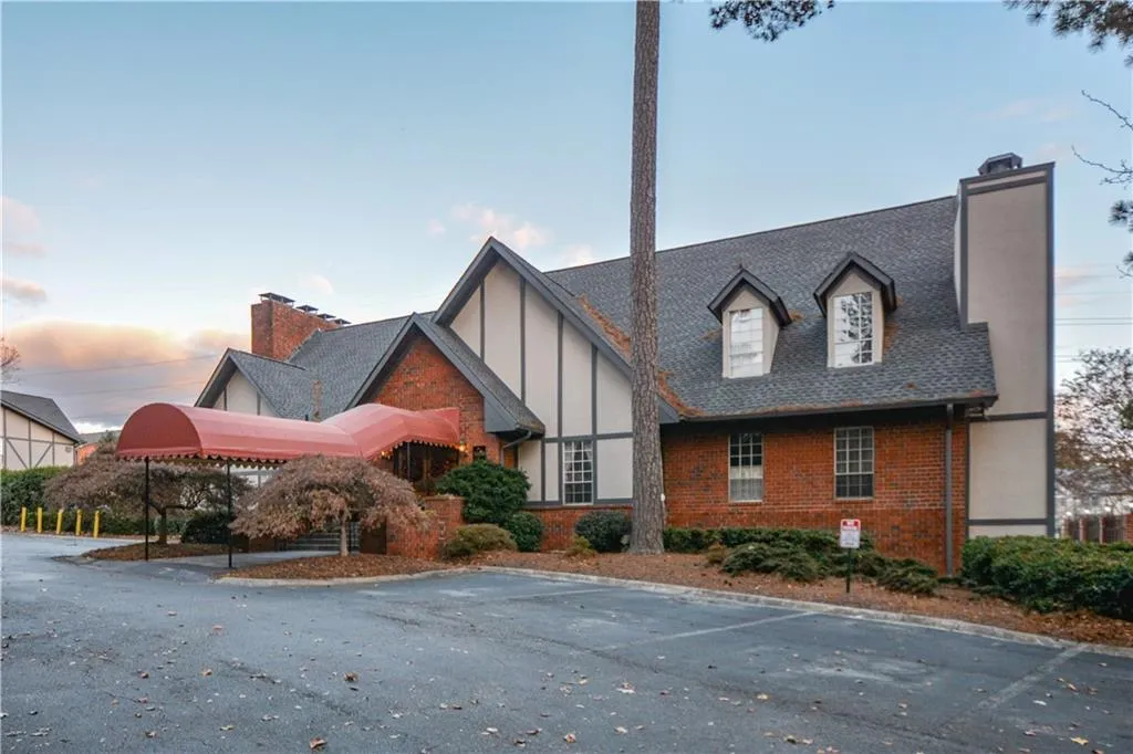 6851 Roswell Road Unit F20, Sandy Springs, Georgia 30328, 3 Bedrooms Bedrooms, ,2 BathroomsBathrooms,Residential,Sold,6851 Roswell Road Unit F20,6653635