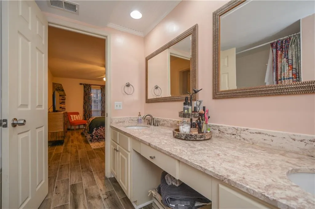 6851 Roswell Road Unit F20, Sandy Springs, Georgia 30328, 3 Bedrooms Bedrooms, ,2 BathroomsBathrooms,Residential,Sold,6851 Roswell Road Unit F20,6653635