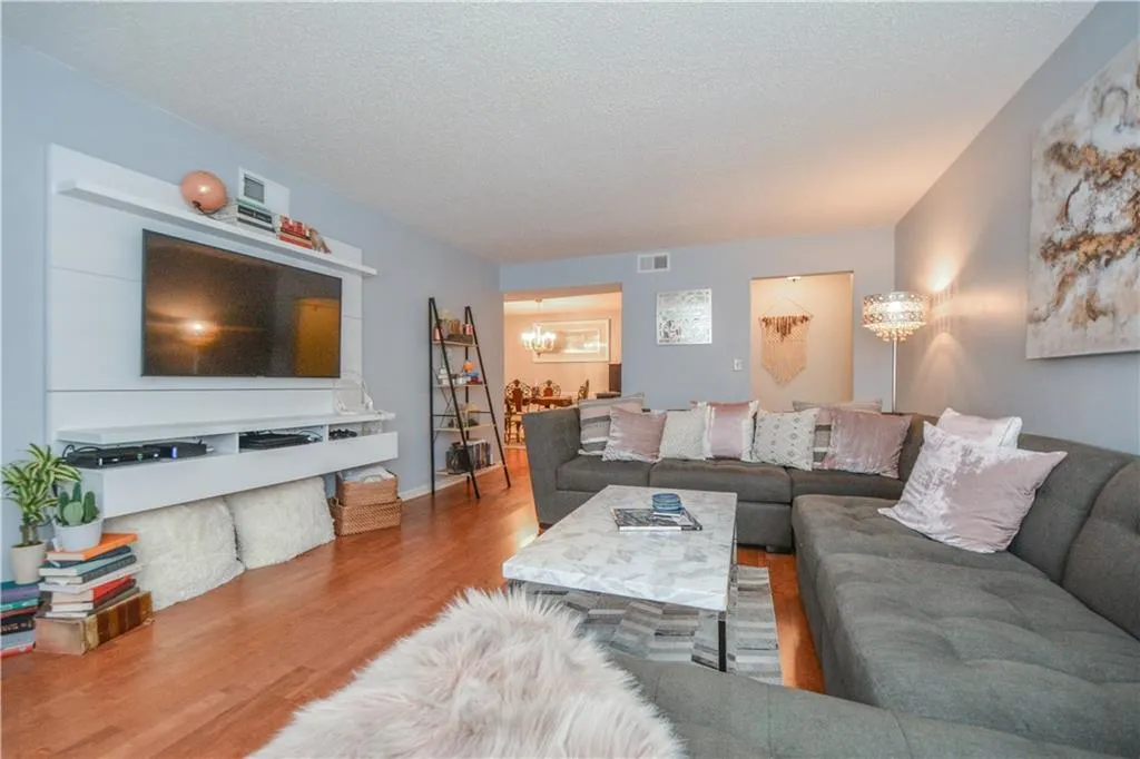 6851 Roswell Road Unit F20, Sandy Springs, Georgia 30328, 3 Bedrooms Bedrooms, ,2 BathroomsBathrooms,Residential,Sold,6851 Roswell Road Unit F20,6653635