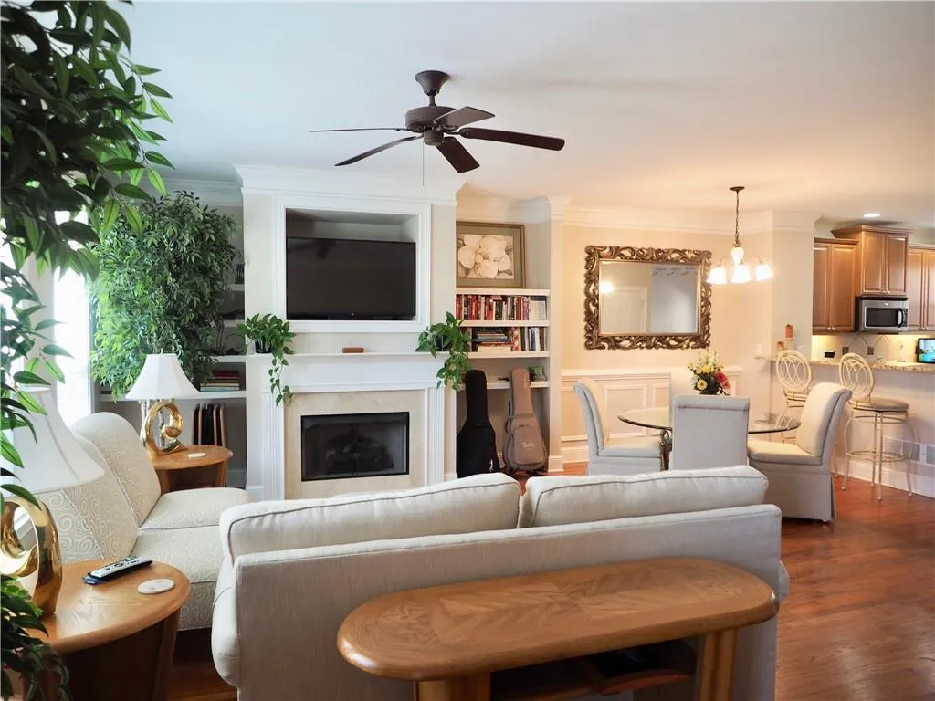 5489 Glenridge View Unit 2314, Atlanta, Georgia 30342, 3 Bedrooms Bedrooms, ,2 BathroomsBathrooms,Residential,Sold,5489 Glenridge View Unit 2314,6764101