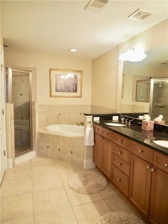 5489 Glenridge View Unit 2314, Atlanta, Georgia 30342, 3 Bedrooms Bedrooms, ,2 BathroomsBathrooms,Residential,Sold,5489 Glenridge View Unit 2314,6764101