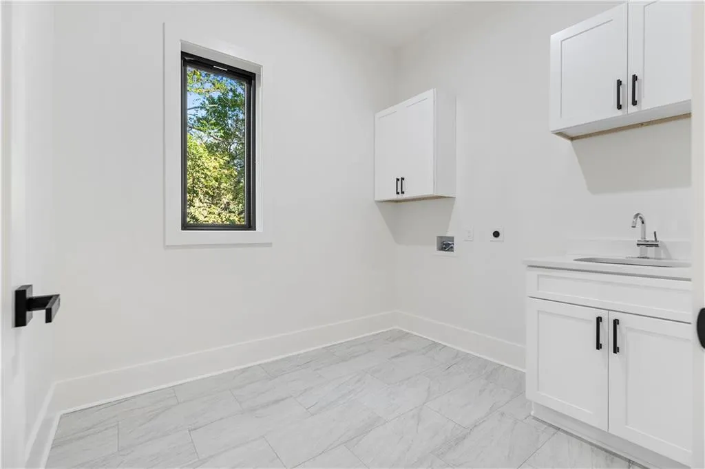 4501 Wieuca Road Ne, Atlanta, Georgia 30342, 5 Bedrooms Bedrooms, 0 ,5 BathroomsBathrooms,Residential,For Sale,4501 Wieuca Road Ne,7848470