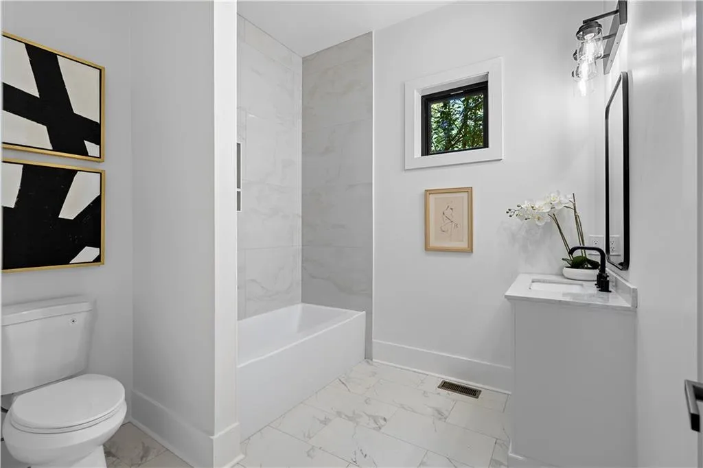 4501 Wieuca Road Ne, Atlanta, Georgia 30342, 5 Bedrooms Bedrooms, 0 ,5 BathroomsBathrooms,Residential,For Sale,4501 Wieuca Road Ne,7848470