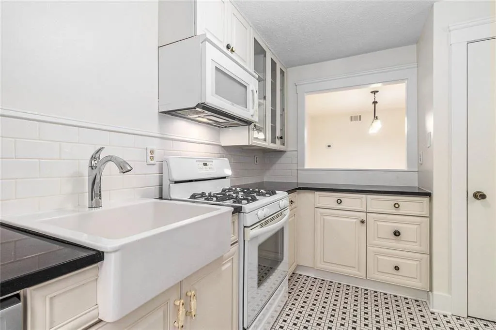 708 Woodcliff Drive, Atlanta, Georgia 30350, 1 Bedroom Bedrooms, ,1 BathroomBathrooms,Residential,For Sale,708 Woodcliff Drive,7671740